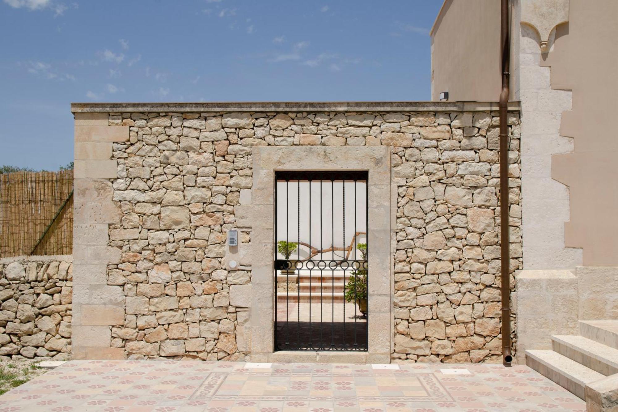 Antica Dimora Arancio Val Di Noto 10 Minuti Dal Mare Free Parking Rosolini